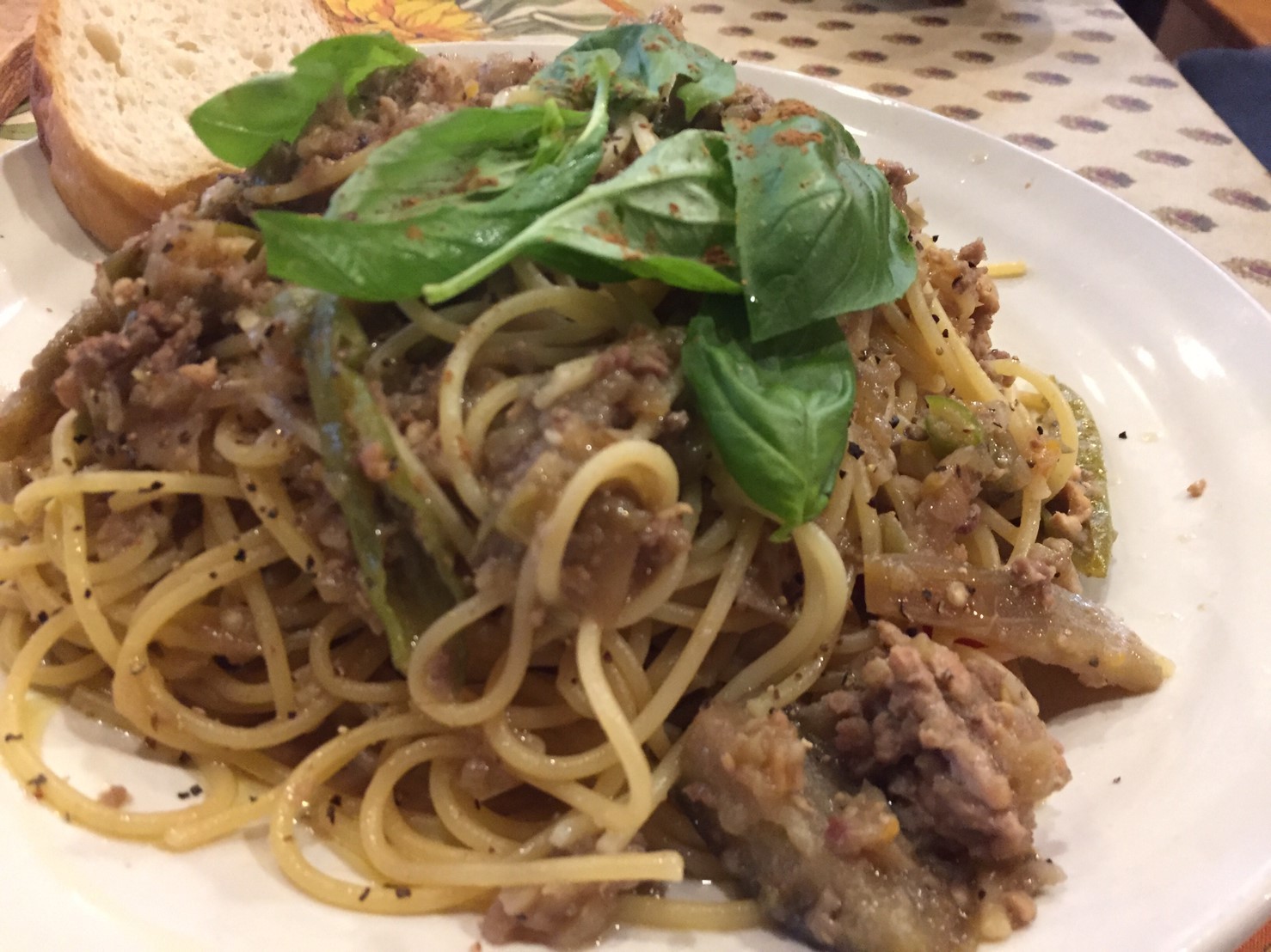 山猫軒 伏見唐辛子と秋茄子の肉味噌ソースパスタ_e0115904_15371840.jpg