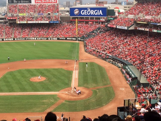 マツダスタジアム 4月4日(木) 正面砂かぶり1塁側2枚