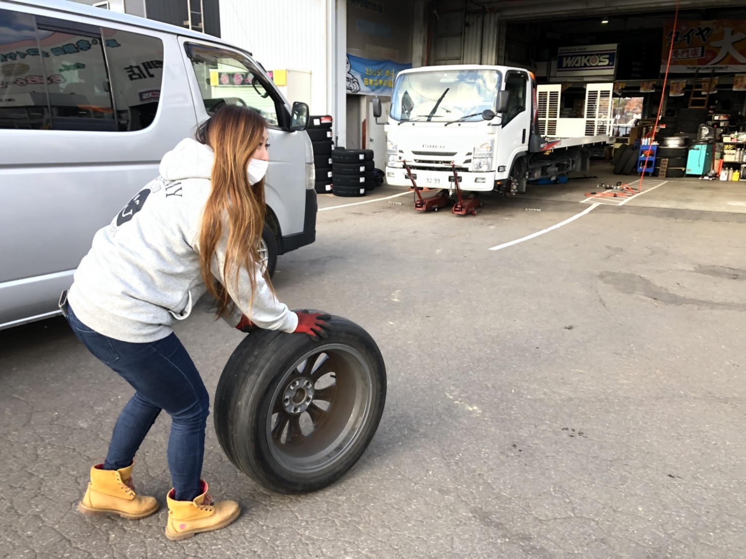 11月6日(水)新車☆レジアスエース DXワイドスパーロングボディ ハイルーフ 4WD ディーゼル入庫しました_b0127002_19082005.jpg