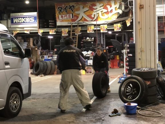 11月6日(水)新車☆レジアスエース DXワイドスパーロングボディ ハイルーフ 4WD ディーゼル入庫しました_b0127002_19223432.jpg