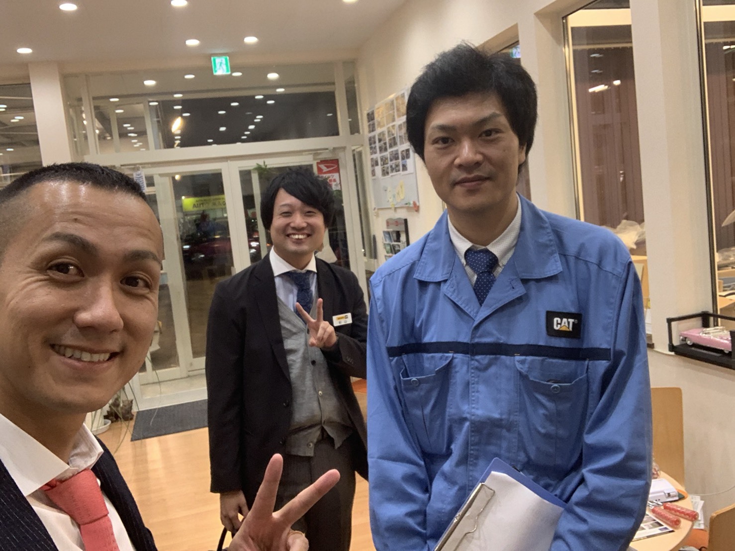 11月6日(水)新車☆レジアスエース DXワイドスパーロングボディ ハイルーフ 4WD ディーゼル入庫しました_b0127002_19483545.jpg
