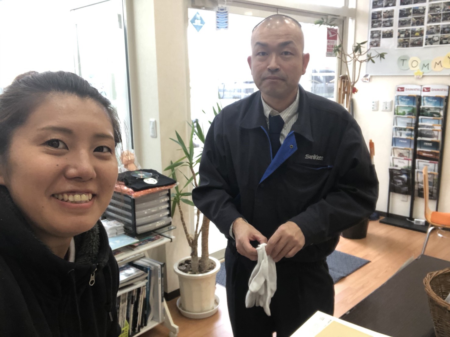 11月6日(水)新車☆レジアスエース DXワイドスパーロングボディ ハイルーフ 4WD ディーゼル入庫しました_b0127002_19502543.jpg