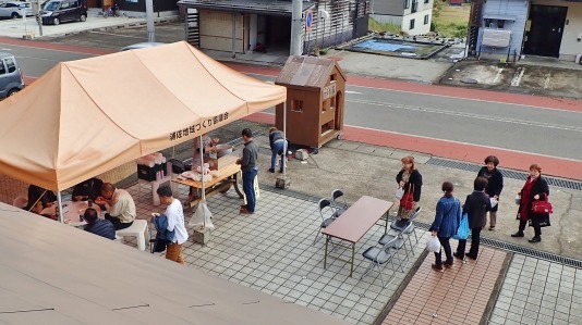 会館前に「バッファロー」さんが出店?_c0336902_21344438.jpg