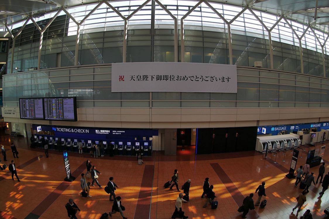 羽田空港第二ターミナル展望所は初めて訪れる・・・靄が視界を妨げる朝だったが・・・_a0031821_11471575.jpg