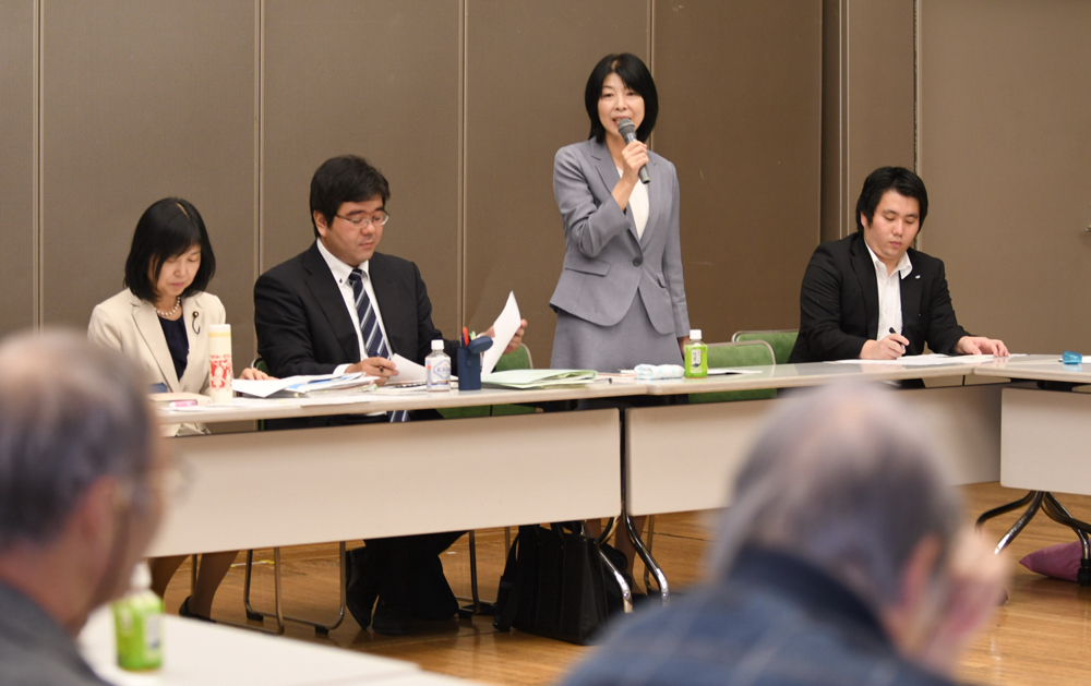 都政報告会を開きました_b0190576_23103255.jpg