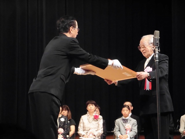 令和元年度富士市長表彰　　50年近くにわたり富士市の公害・環境行政に貢献されてこられた猿田先生（神奈川大学名誉教授）_f0141310_07531297.jpg