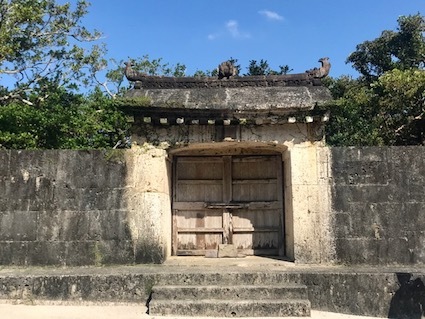 首里森の御嶽は残った〈２〉火炎宝珠_a0300530_04392914.jpg
