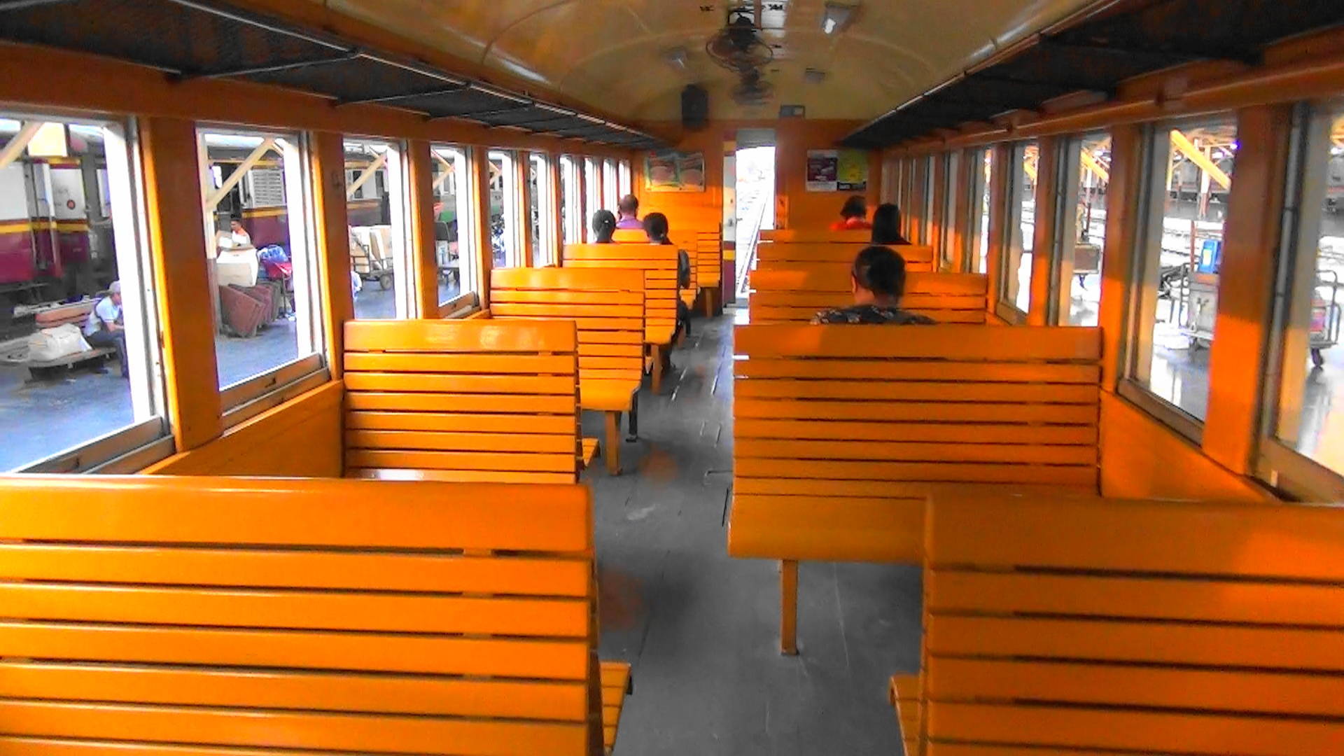 1963年 日本車輌製 車内はほぼ木製 旧型客車 19年バンコクで現役 オーストラリア移籍車両と連結運用 鉄道好き亭主のぶらり旅 日本各地 台湾 タイ王国へ 1963年 日本車輌製 車内はほぼ木製 旧型客車 19年バンコクで現役 オーストラリア移籍車両と連結運用 鉄道好き亭主のぶらり旅 日本各地 台湾 タイ王国へ