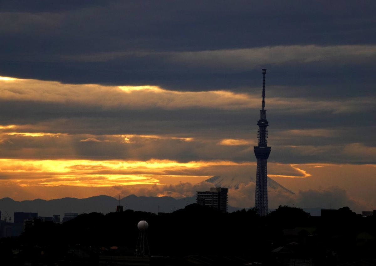 スカイツリーと富士山と夕焼け イーハトーブ ガーデン