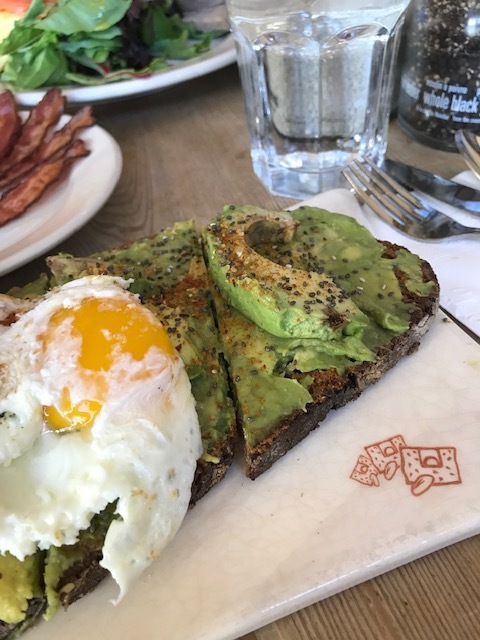朝ごはんは、ル・パン・コティディアン(Le Pain Quotidien)で*イタリアンマーケットとも秋模様_d0269832_22010460.jpeg