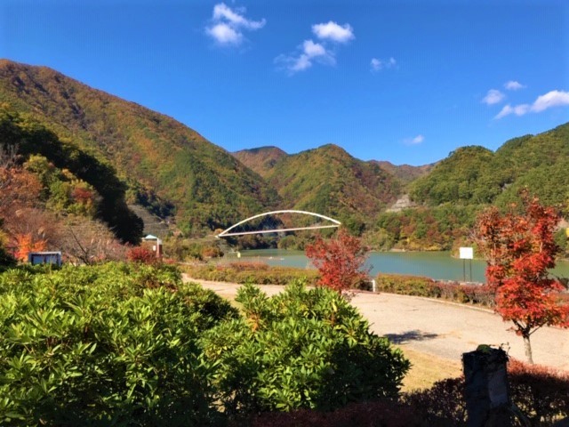 みずがき湖紅葉 まだこれから見ごろに みずがきの森から みずがき湖紅葉 まだこれから見ごろに みずがきの森から