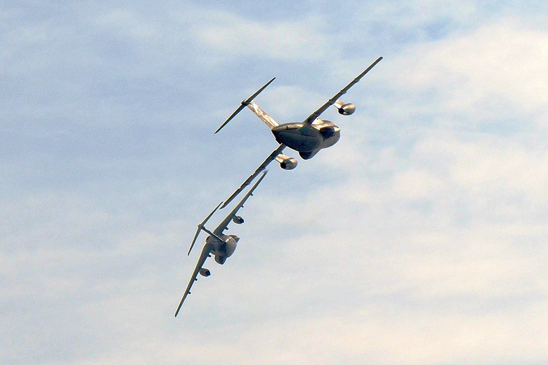 2019年「入間基地航空祭」(2)・・・C-1のパフォーマンスに嵌る♪_a0031821_12304233.jpg