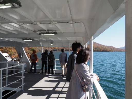 秋の一人旅　その18　中禅寺湖遊覧船　菖蒲ヶ浜～大使館別荘記念公園_f0197985_14551554.jpg