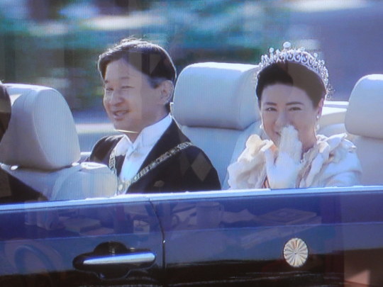 ’19,11,11(月)天皇即位の儀式と祝賀パレード!_f0060461_10070865.jpg