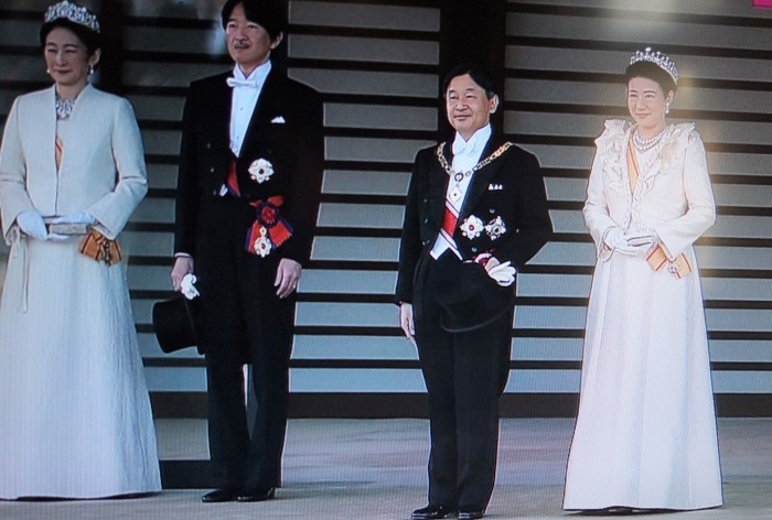 ■2019/11/10【「祝賀御列の儀」をTVで拝見 偶然神々しいシーン?も 撮れて感動でした♪】_b0033423_00332411.jpg