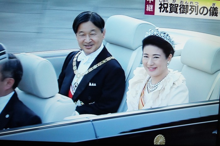 ■2019/11/10【「祝賀御列の儀」をTVで拝見 偶然神々しいシーン?も 撮れて感動でした♪】_b0033423_00352701.jpg