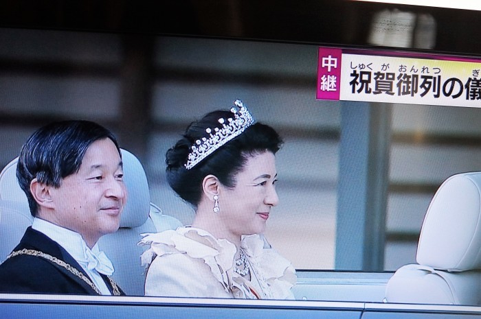 ■2019/11/10【「祝賀御列の儀」をTVで拝見 偶然神々しいシーン?も 撮れて感動でした♪】_b0033423_00364090.jpg