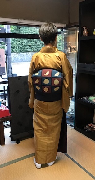 ご来店のお客様・黄八丈に月の満ち欠けの帯。_f0181251_19141061.jpg