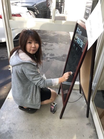 11月14日 ランクル200 ディーゼルあります!タイヤ交換予約受付中!エスカレード・ハマー・アルファード_b0127002_19335545.jpg