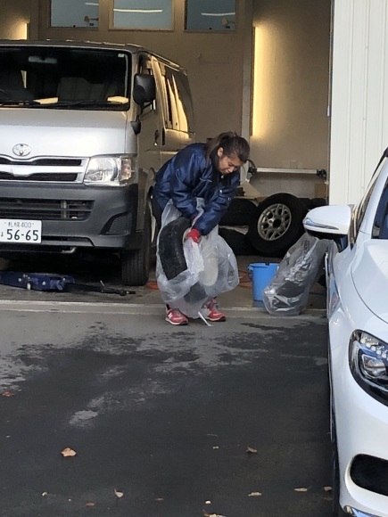 11月14日 ランクル200 ディーゼルあります!タイヤ交換予約受付中!エスカレード・ハマー・アルファード_b0127002_19391425.jpg