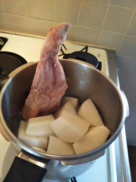 直立不動の鶏足_f0316507_16080415.jpg