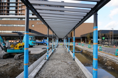 進捗状況「石川県立中央病院建設工事（歩道ルーフその２）」_d0095305_16264737.jpg