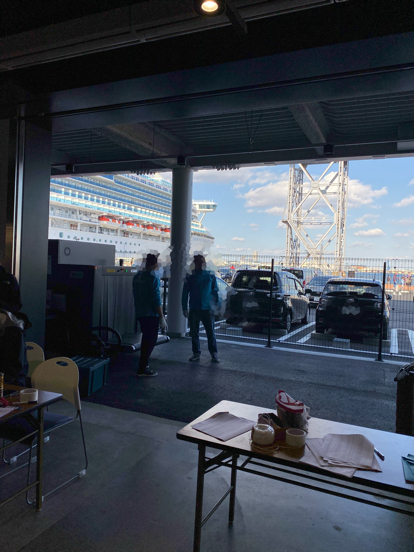 新港ふ頭（横浜ハンマーヘッド）CIQの乗船手続き　ダイヤモンドプリンセス沖縄台湾クルーズ_f0054556_18305455.jpg