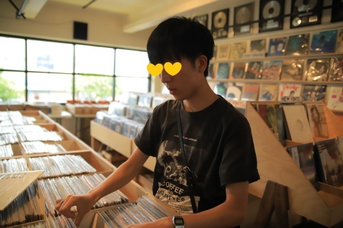 再びレコードが来てるのか?_a0293226_11585217.jpg
