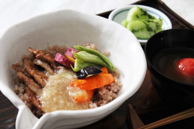 ワイン能登豚丼 加賀野菜のせ・・・じわもん御膳_d0377645_15542477.jpg