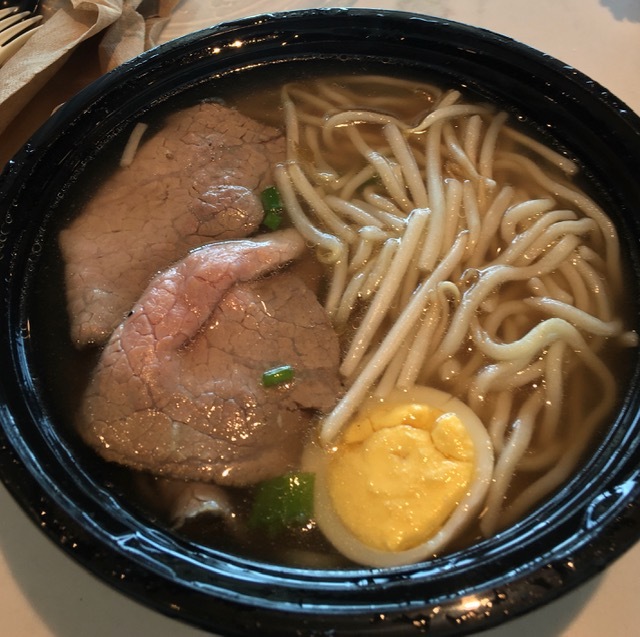 Bristol Farmsでゲットしたただのものーボンヌママン、ラーメンなどなど_e0350971_00490665.jpg
