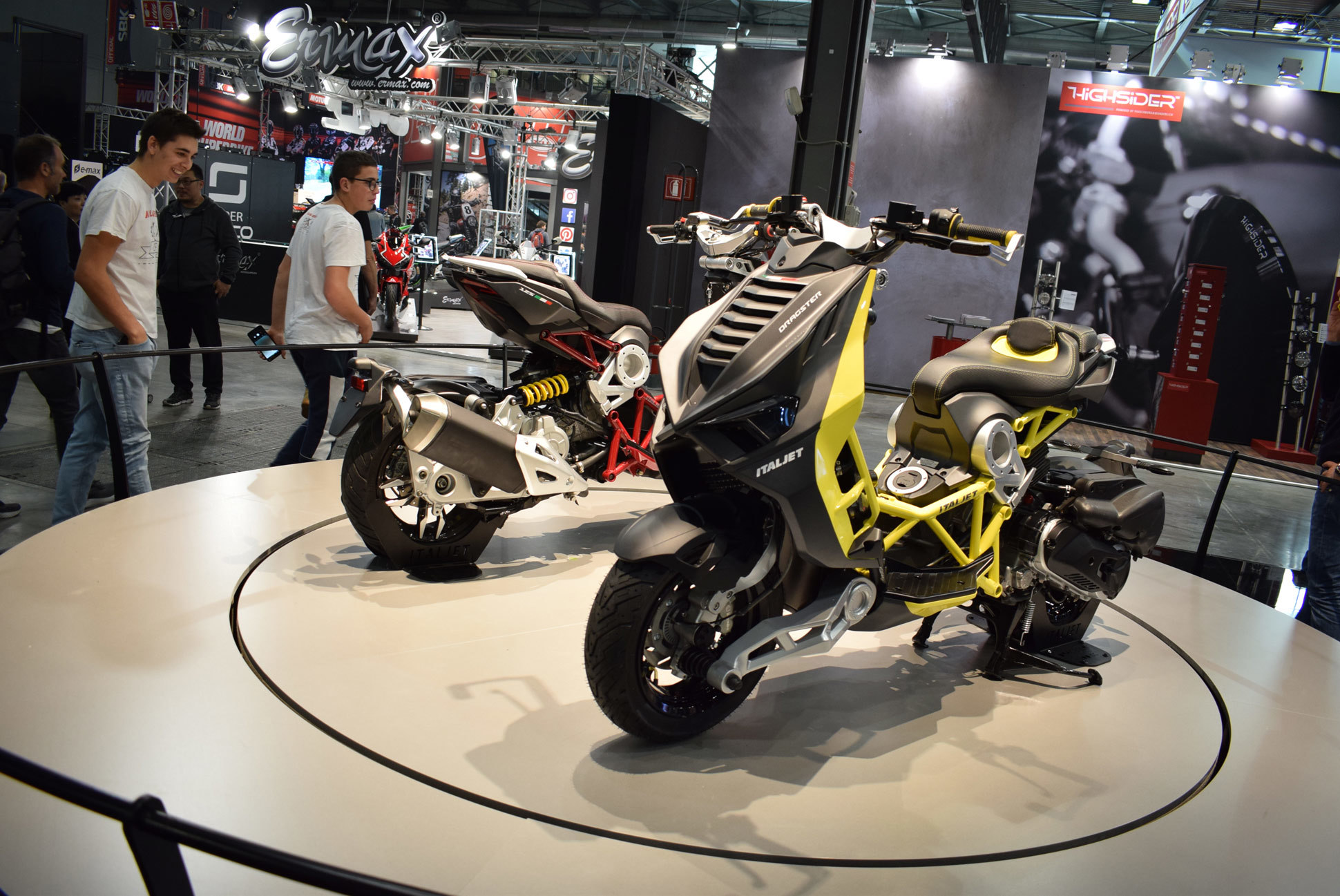 バイク天国 イタリアの旅 Eicma会場の様子 その5 イタルジェット Italjetブース等 Scsブログ バイク天国 イタリアの旅 Eicma会場の様子 その5 イタルジェット Italjetブース等 Scsブログ