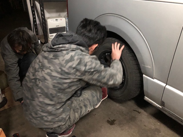 ★祝!ボルボV40御納車!!路面凍結注意!!タイヤ交換は、お済ですか?★(白石店)_c0161601_17443175.jpg