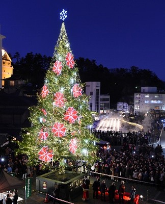 草津温泉に巨大クリスマスツリー 群馬で生まれ育った男のブログ