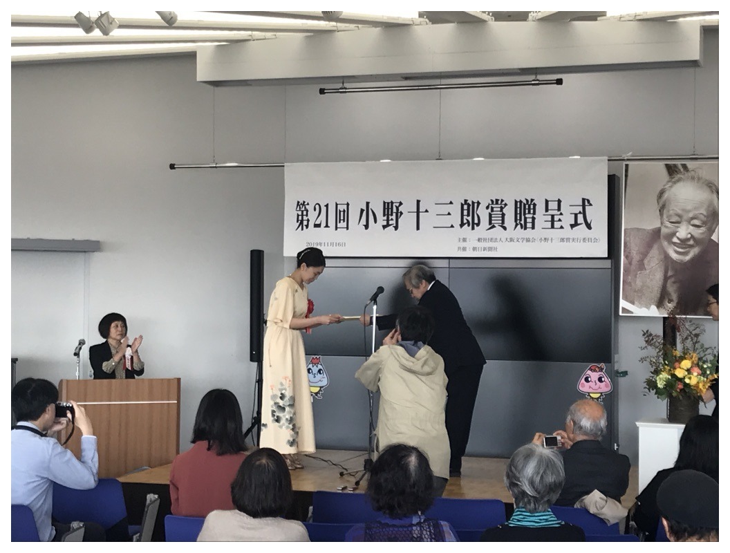 詩のことなど考えながら座っていた(身体の後ろ側が暑かった)。_b0016168_11071102.jpeg