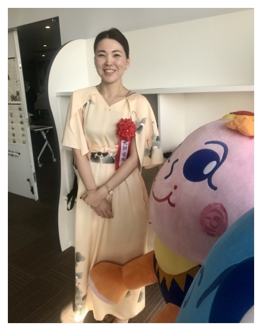 詩のことなど考えながら座っていた(身体の後ろ側が暑かった)。_b0016168_14123460.jpeg