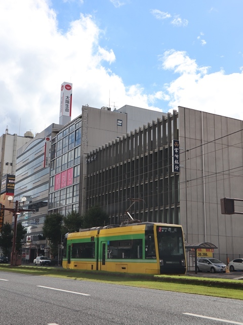 藤田八束の路面電車写真@鹿児島市電の路面電車、谷山駅から西鹿児島駅までの鹿児島市内を走ります。観光に最適な路面電車、ラッピングが楽しい路面電車_d0181492_23341445.jpg