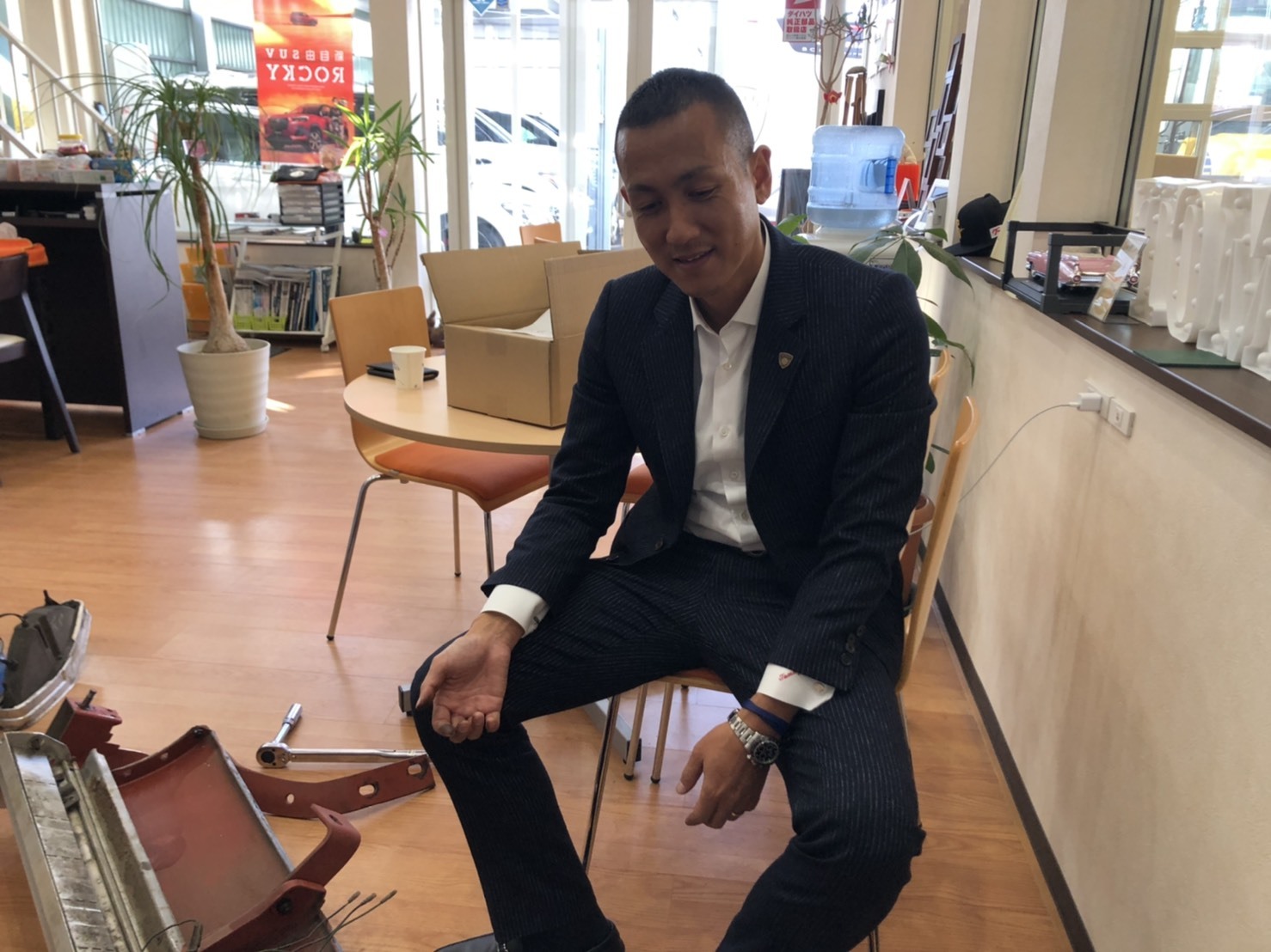 11月19日(火)本店ブログ♪ ハマーH2 ラグジュアリーパッケージ 4WDありますよん♡ ランクル ハマー アルファード _b0127002_19042681.jpg
