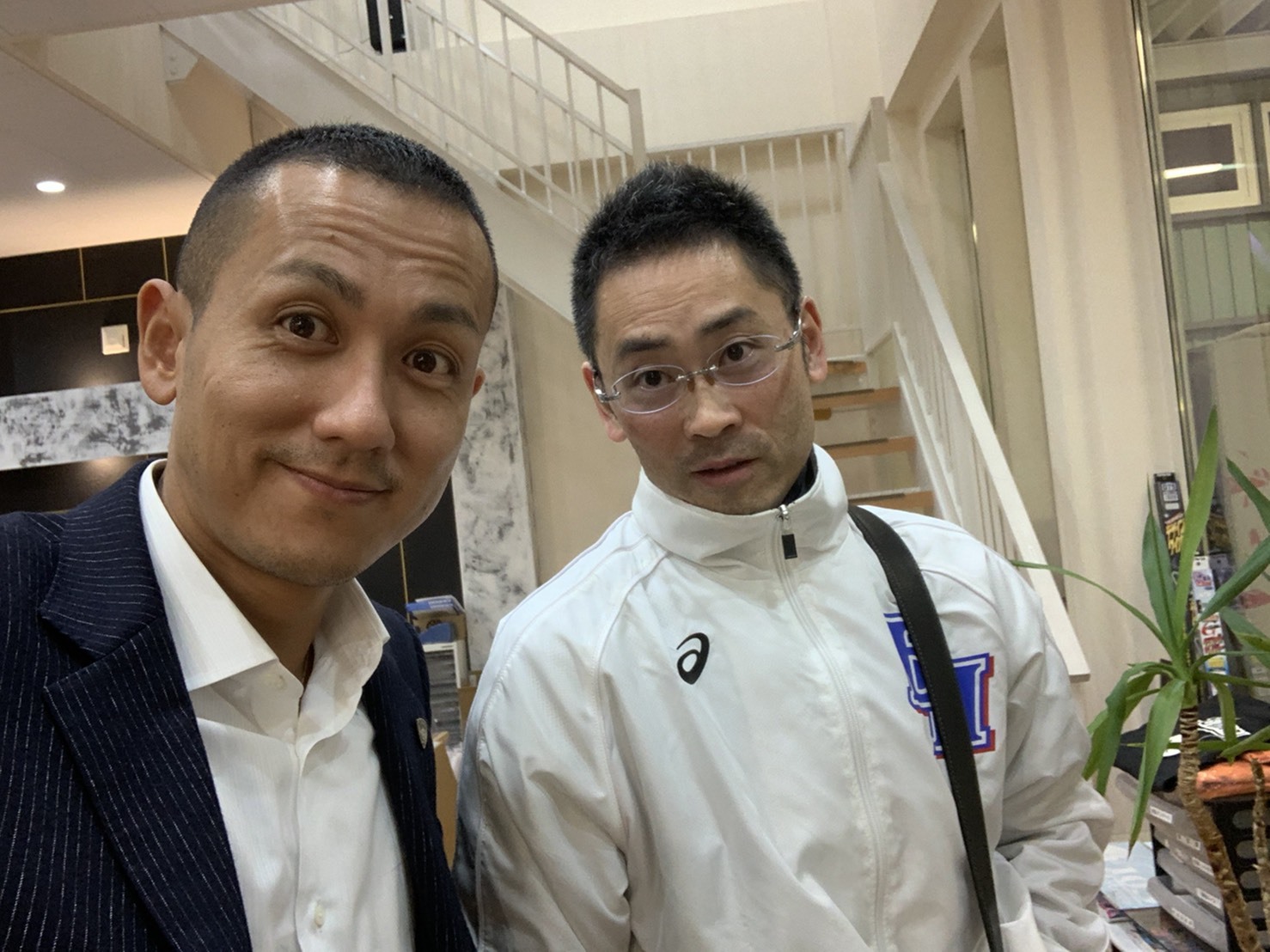 11月19日(火)本店ブログ♪ ハマーH2 ラグジュアリーパッケージ 4WDありますよん♡ ランクル ハマー アルファード _b0127002_19291301.jpg