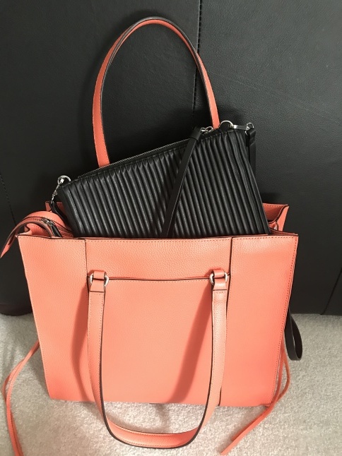 Zara “Pleated Clutch”ヨカッタです。_b0365715_06260703.jpg