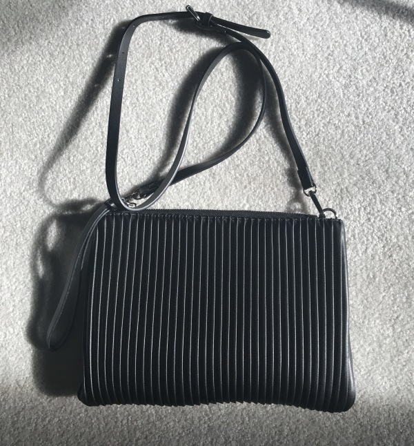 Zara “Pleated Clutch”ヨカッタです。_b0365715_06262251.jpg