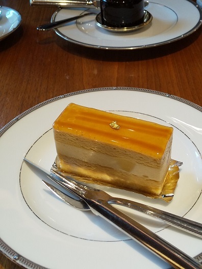 １番好きな Jacques ジャック のケーキ キッチンで猫と