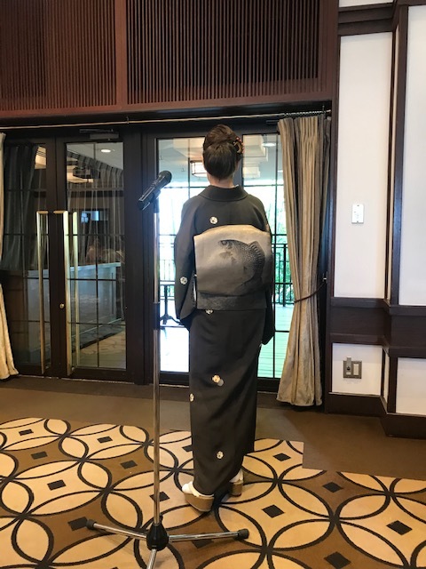 11周年ランチ会・飛び柄の小紋に誉田屋源兵衛・跳鯉の帯。_f0181251_18330462.jpg