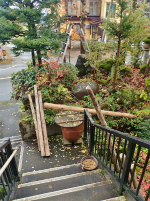 ようやく雪囲いを始めました(冬の準備④)_c0336902_18150242.jpg