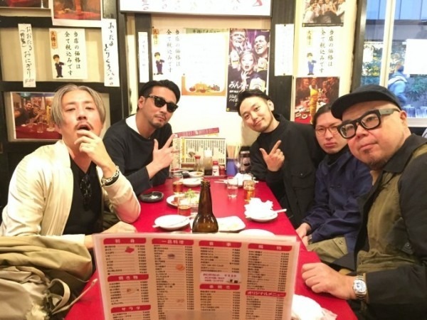 お休みをいただき散歩です。　入荷バーバリーのコート。ローデンクロス、一枚袖、カシミア_f0180307_23120382.jpg