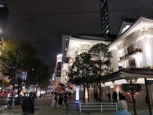 小春日和の銀座で音楽の玉手箱 「くろださんのいるところ」_e0016828_10513303.jpg