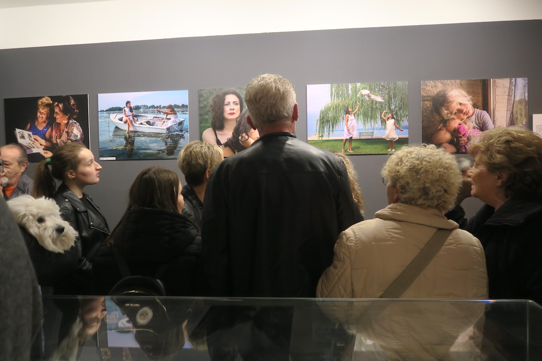 イタリア 女性による女性の写真展、参加するわたしの俳句もご紹介_f0234936_9162484.jpg