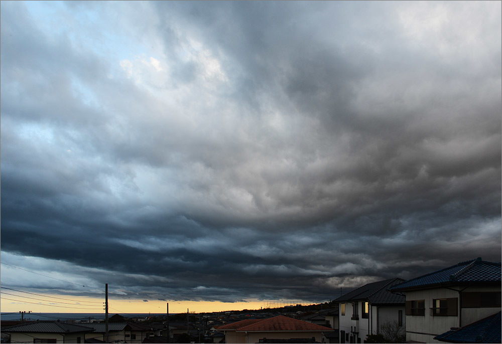 黒い雲 19 11 19 Photo Letters