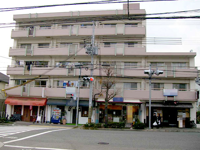 兵庫県　神戸市垂水区本多聞　バスの多く通る舞子多聞線沿い　角部屋　1階テナント_a0129705_07292221.jpg