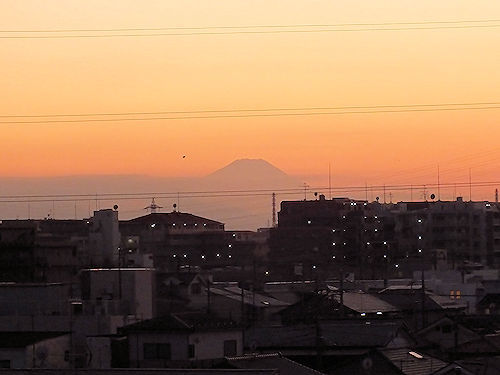 夕闇の富士山と東京スカイツリー_e0413146_18413333.jpg
