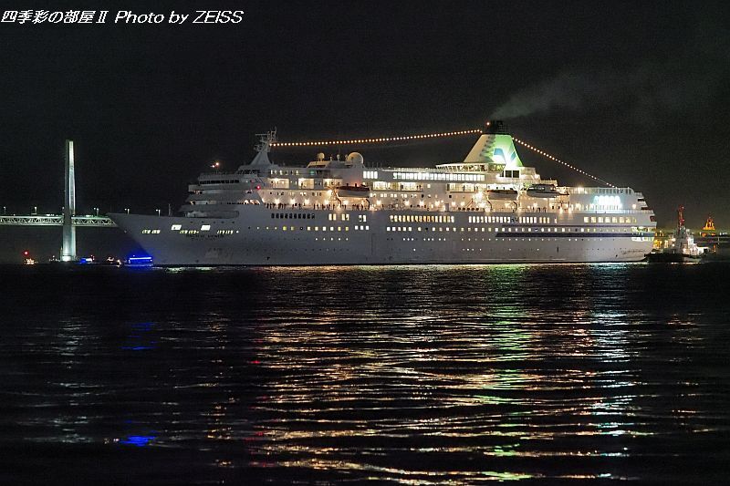 夕闇の横浜港新港ふ頭に客船ぱしふぃっくびいなすがやって来た！_d0358854_18264962.jpg